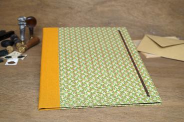 folder with elastic ribbon